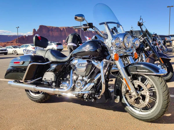 Harley Davidson motos garés à Monument Valley, États-Unis . — Photo