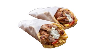 Gyro pide, shawarma, götürün sokak gıda. Beyaz arka plan üzerinde izole geleneksel Yunan, et yemek