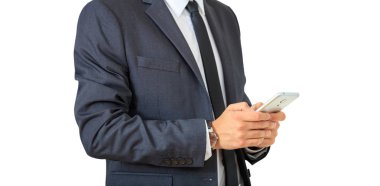 Beyaz arka plana karşı izole cep telefonu kullanan adam