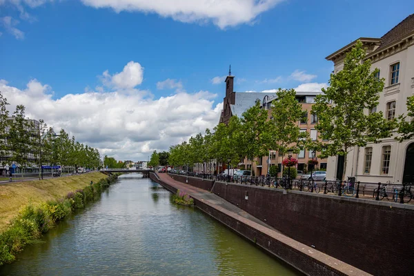 River flowing in old town Utrecht, Netherlands — Stock Photo, Image