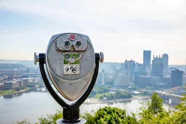 Pittsburgh ciudad vista aérea del centro desde el parque De View, soleado día de primavera — Foto de Stock