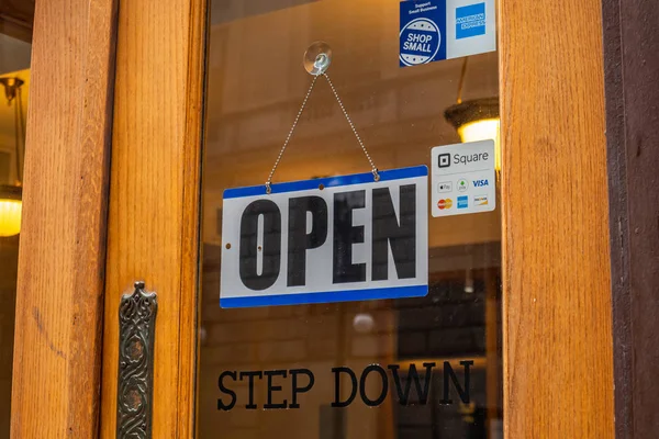 Open sign on a glass entrance door in Chicago, Illinois — Stock Photo, Image