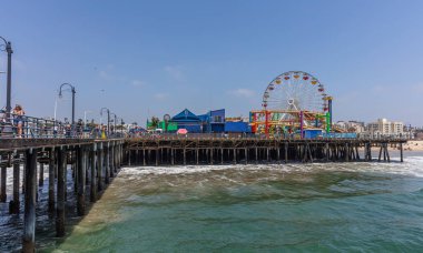 Güneşli bir bahar gününde Santa Monica iskelepasifik park. Kaliforniya Amerika Birleşik Devletleri.
