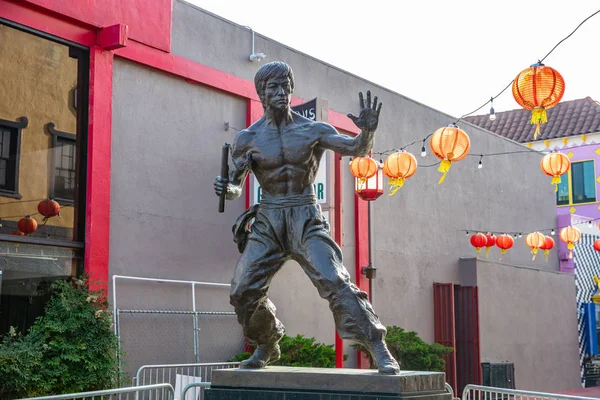 Chinatown Bruce Lee heykeli Los Angeles şehir merkezi, Kaliforniya ABD. — Stok fotoğraf
