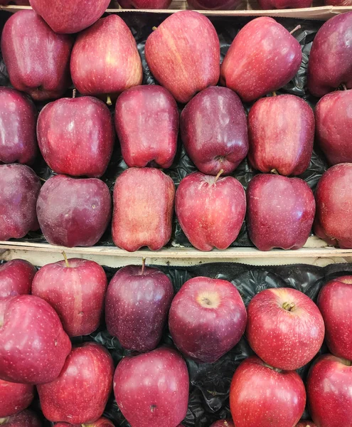 Čerstvá červená jablka, textura. Pohled shora — Stock fotografie