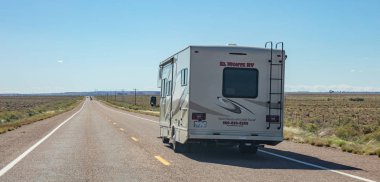 Otobanda karavan eğlence aracı. Arizona Bize.