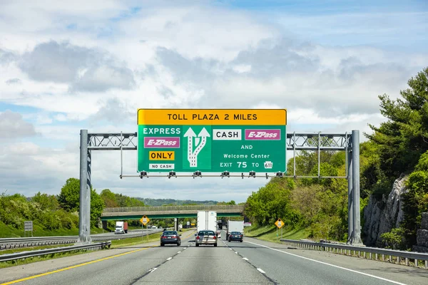 Señales de tráfico en la carretera. Pensilvania US . —  Fotos de Stock