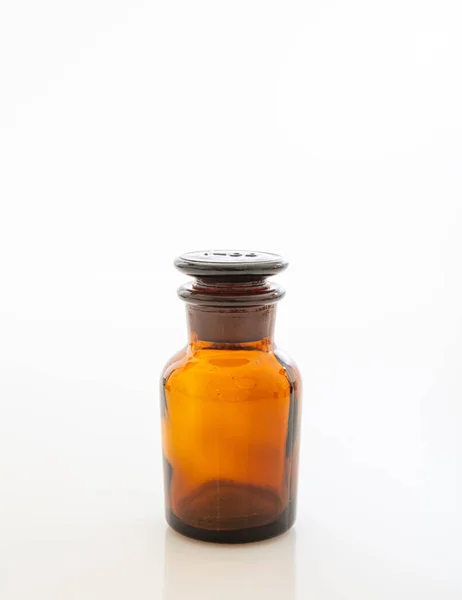 Biberón Vidrio Medicamentos Brown Transparente Vacío Aislado Sobre Fondo Blanco — Foto de Stock