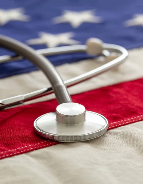 Eua Cuidados Saúde Estetoscópio Médico Uma Bandeira Dos Eua América — Fotografia de Stock