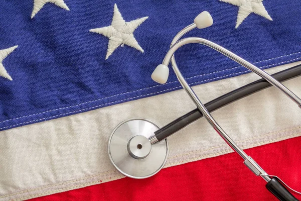 Eua Cuidados Saúde Estetoscópio Médico Uma Bandeira Dos Eua América — Fotografia de Stock