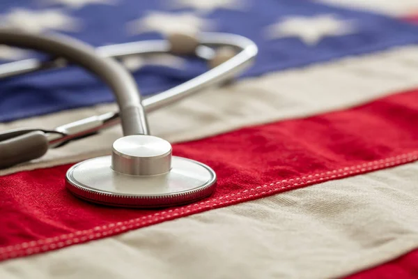 Eua Cuidados Saúde Estetoscópio Médico Uma Bandeira Dos Eua América — Fotografia de Stock