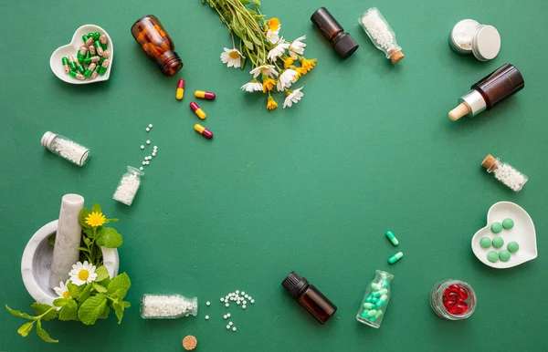 Médecine Alternative Aux Plantes Les Globules Homéopathiques Les Fleurs Sauvages — Photo