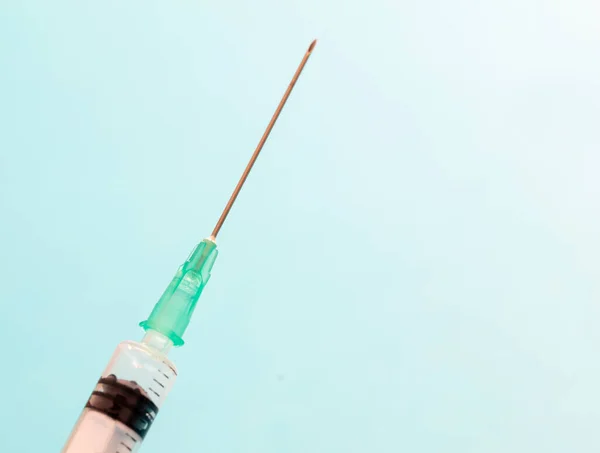 Medical Syringe Closeup Aginst Pastel Blue Background Closeup View Copy — Stock Photo, Image