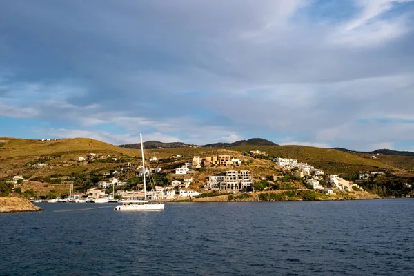 Κέα Τζιά Προορισμός Για Καλοκαιρινές Διακοπές Ελλάδα Πολυτελή Λευκά Σκάφη — Φωτογραφία Αρχείου