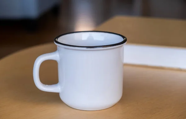 Koffiemok Een Houten Tafel Witte Kleur Blanco Kopje Met Handvat — Stockfoto