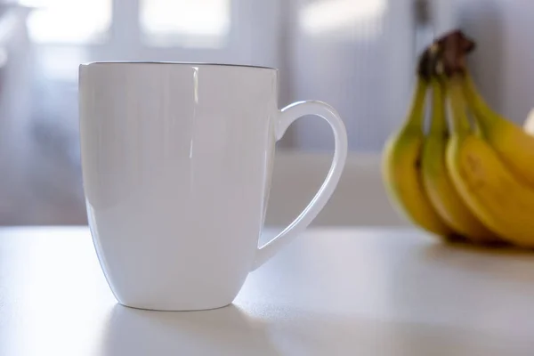 Kaffeebecher Attrappe Auf Einem Küchentisch Weiße Farbe Leere Tasse Mit — Stockfoto