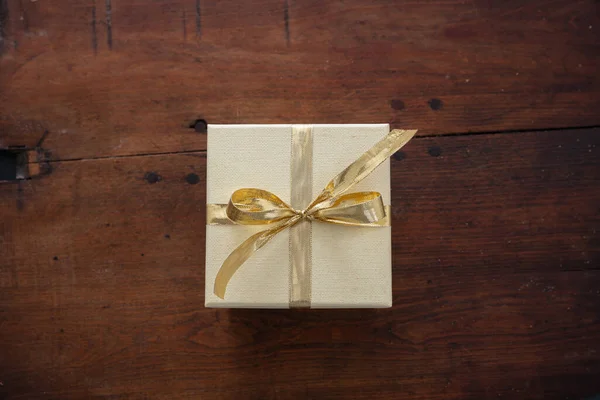 Sorpresa Con Concepto Actual Embalaje Caja Regalo Cerrada Beige Con —  Fotos de Stock