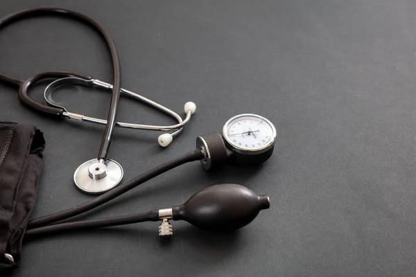 Apparecchiature Misurazione Della Pressione Sanguigna Controllo Dell Ipertensione Stetoscopio Medico — Foto Stock