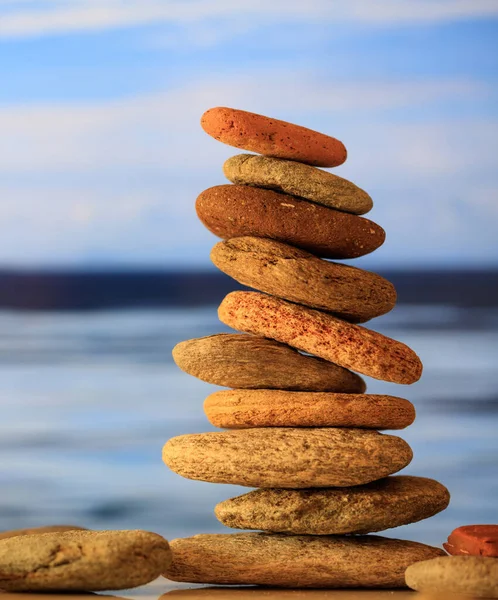 Armonía Equilibrio Naturaleza Piedras Zen Apilan Sobre Cielo Azul Fondo — Foto de Stock