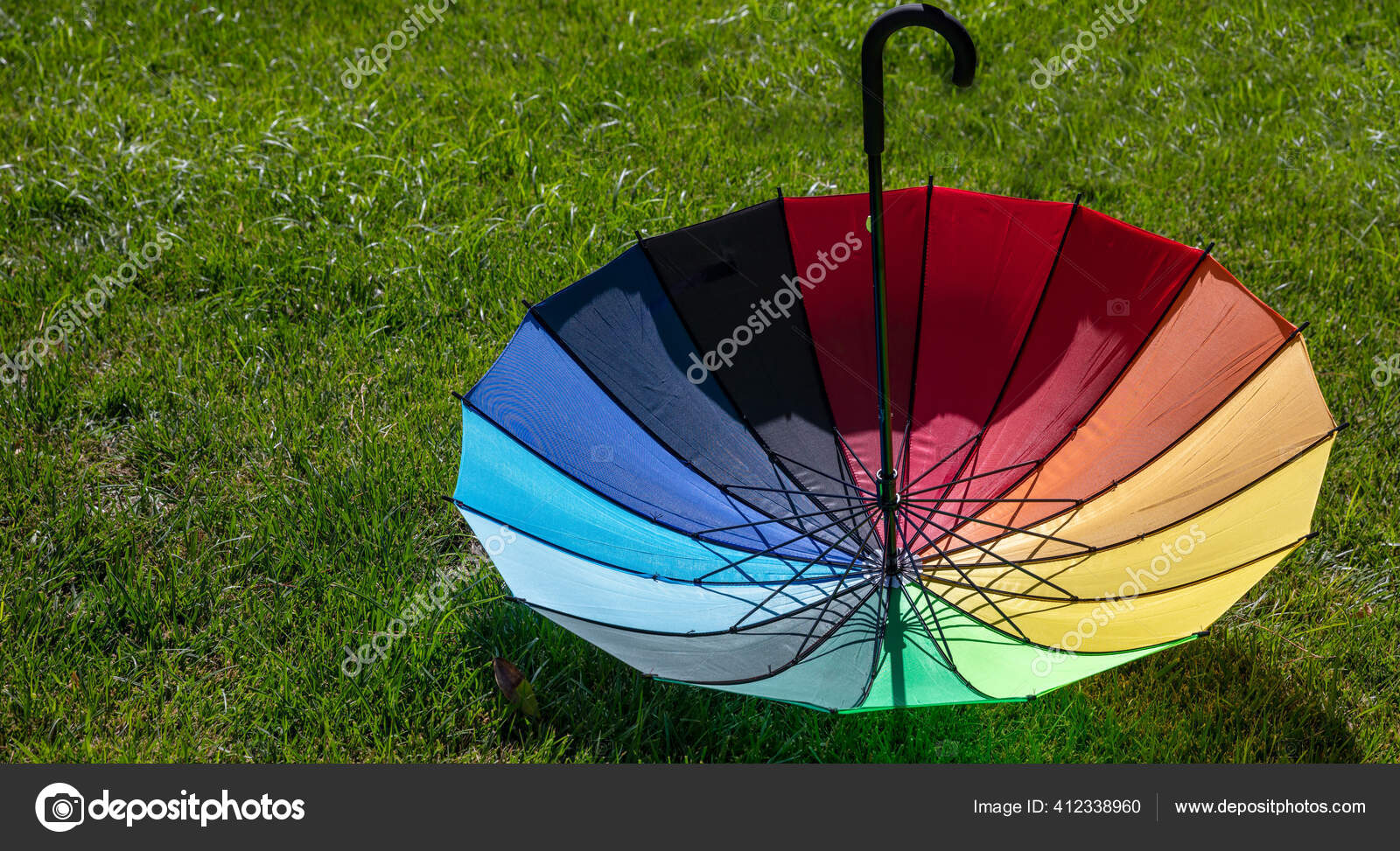 Orgulloso altavoz revisión Al revés paraguas fotos de stock, imágenes de Al revés paraguas sin  royalties | Depositphotos