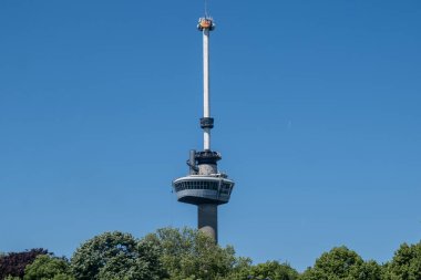Europole gözlem kulesi, mavi gökyüzü, Rotterdam, Hollanda.