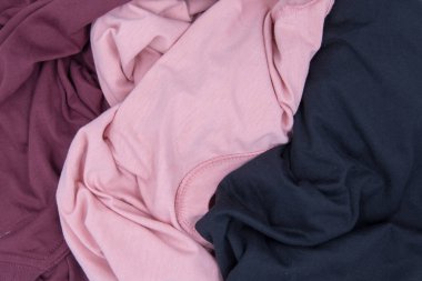 Soyut kumaş arkaplan, pembe kumaş kumaş arkaplan, buruşuk pembe kumaş arkaplan dokusu