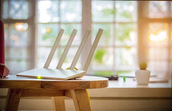 крупный план беспроводного маршрутизатора на гостиной
