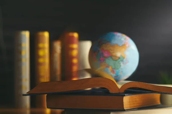 世界范围内的书籍 教育学校概念 — 图库照片