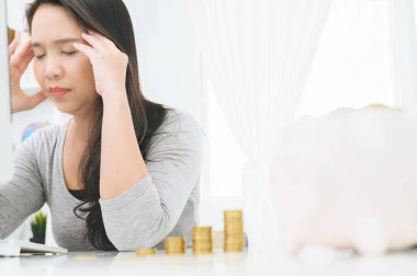  ev hanımı aile kaydetmek ve oturma hakkında karışık sorun olan