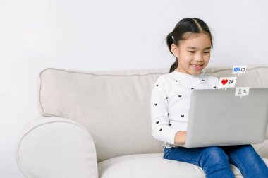 Online kavramı ağ sosyal medya iletişim
