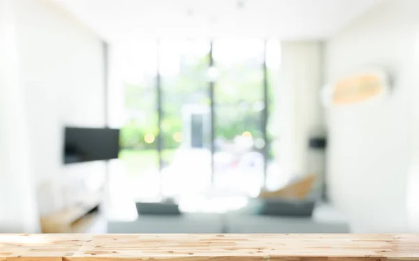 Houten bord lege tafel voor wazige achtergrond. hout ov — Stockfoto