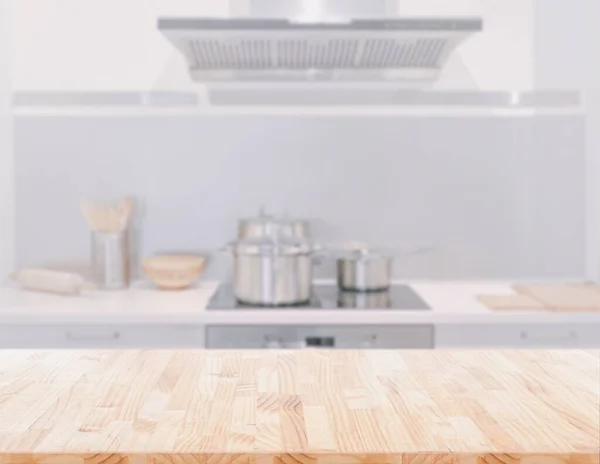 Holztischplatte Auf Verschwommenem Küchenhintergrund Kann Zur Anzeige Oder Montage Ihrer — Stockfoto