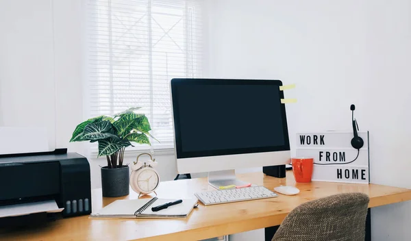 Moderne Büroeinrichtung Mit Elektronischem Gerät Zubehör Und Kaffeetasse Auf Dem — Stockfoto