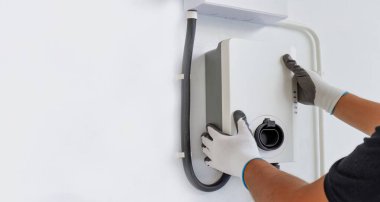 Sertifikalı erkek elektrikçi ev yapımı EV şarj aleti