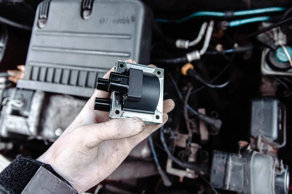 Reparatur Elektriker Zündspulen Einem Auto Hochspannungskabel — Stockfoto