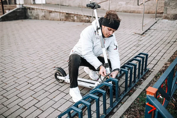 Man Hangs Cable Lock Electric Scooter Bicycle Parking Lot Protection — Stock Photo, Image