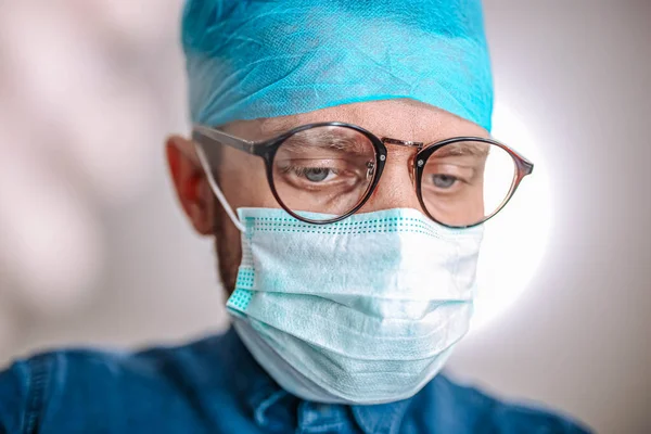Young Male Surgeon Doctor Uniform Eyeglasses Hospital Room — Stock Photo, Image