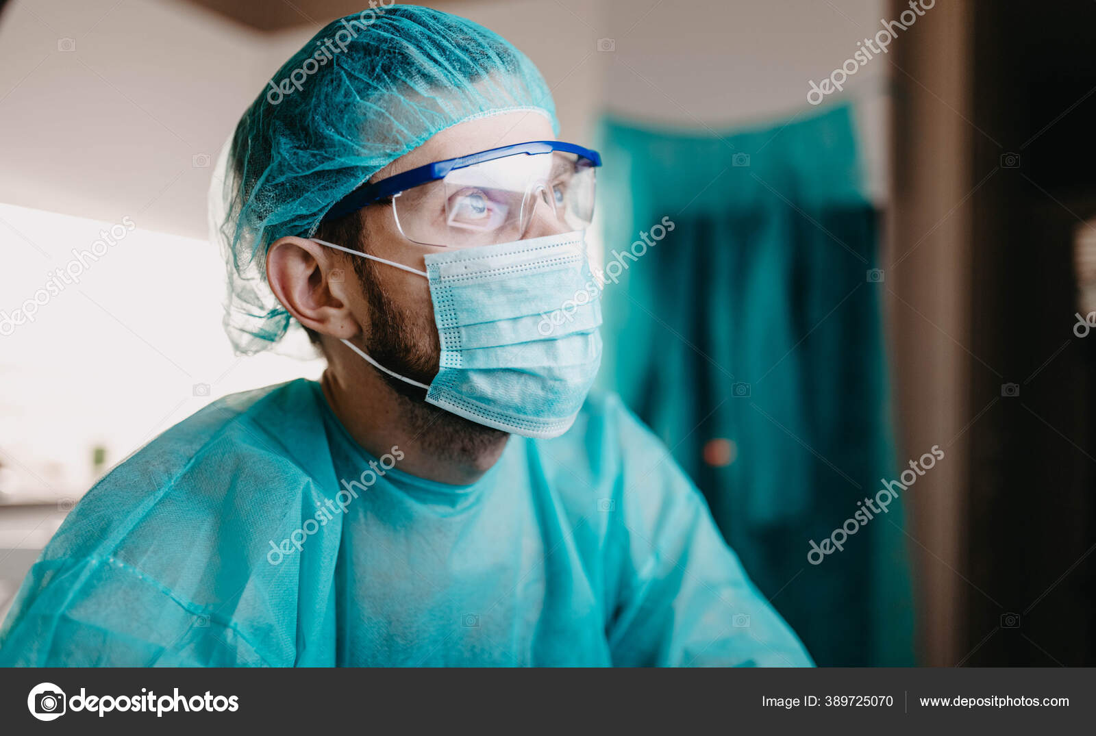 Surgeon Uniform Working Computer Medical Office Training Doctors