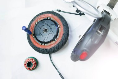 Elektrikli motor tamir servisinde mobiletin kapanışı.