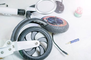 Elektrikli motor tamir servisinde mobiletin kapanışı.