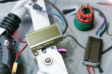 Elektrikli motor tamir servisinde mobiletin kapanışı.