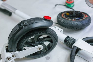 Elektrikli motor tamir servisinde mobiletin kapanışı.