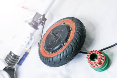 Elektrikli motor tamir servisinde mobiletin kapanışı.