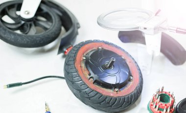 Elektrikli motor tamir servisinde mobiletin kapanışı.