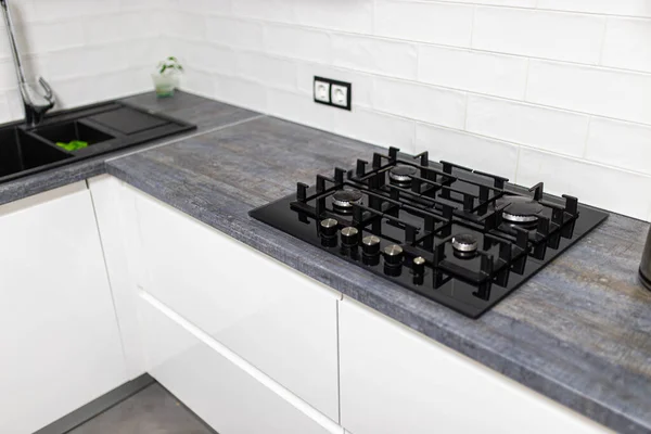 Interior Una Moderna Cocina Blanca Con Electrodomésticos Incorporados Cocina Compacta — Foto de Stock