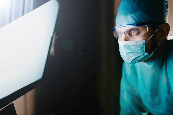 Male Surgeon Orthopedic Traumatologist Touches Touch Screen Ray Bone — Stock Photo, Image