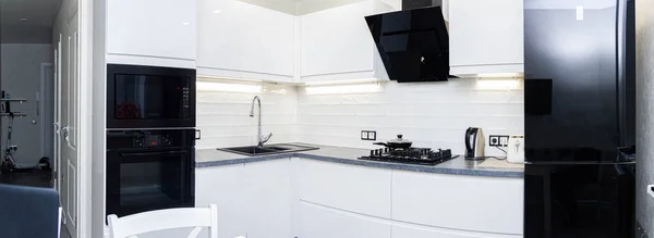 Interior Dari Dapur Putih Modern Dengan Peralatan Built Dapur Minimalis — Stok Foto