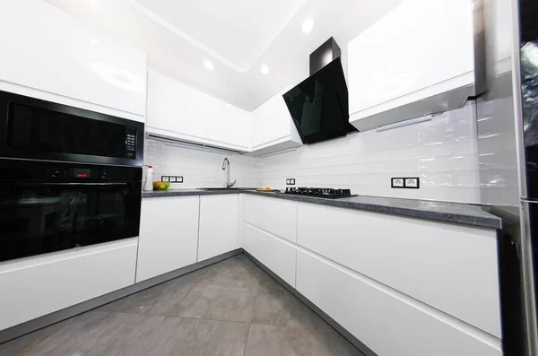 Interior Modern White Kitchen Built Appliances Compact Minimalist Kitchen — Stock Photo, Image