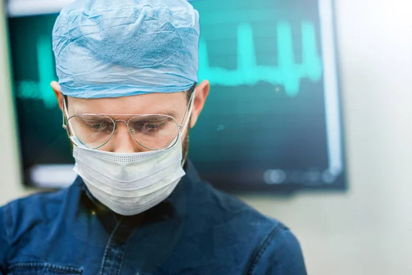 Thoughtful Look Male Doctor Uniform Glasses Concept Hard Work Medicine — Stock Photo, Image