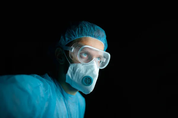 Männliche Ärzte Uniform Brille Und Medizinischer Maske Arbeiten Büro Professionelles — Stockfoto